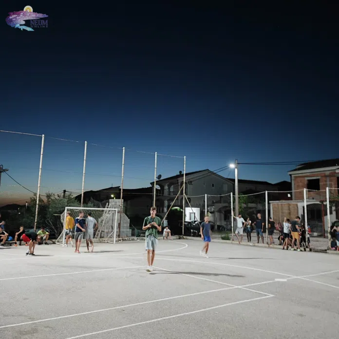 FOTOGRAFIJA: Transformacija od dječje igre do malonogometnog turnira na igralištu Fotografija Transformacija Od Djecje Igre Do Malonogometnog Turnira Na Igralistu