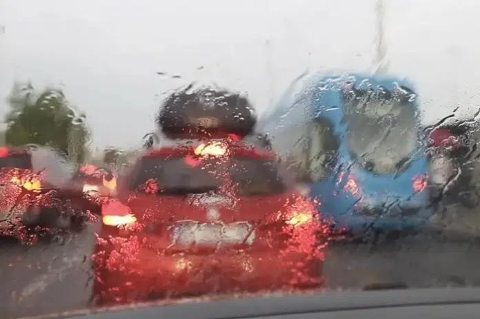 Zbog obilnih kiša otežano kretanje na većini puteva u BiH Zbog Obilnih Kisa Otezano Kretanje Na Vecini Puteva U Bih