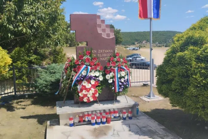 Obred: Sveti obred, vijenci i svijeće za hrvatske branitelje 1722871989 Obred Sveti Obred Vijenci I Svijece Za Hrvatske Branitelje