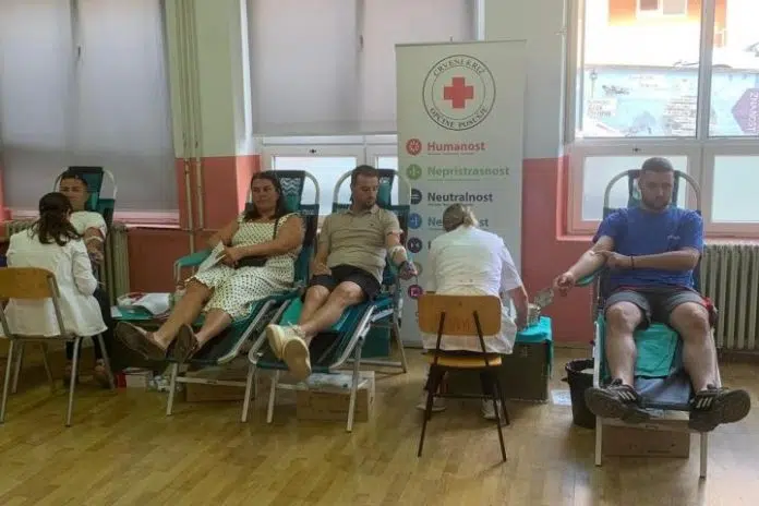 Navijači HŠK Posušje podržali su akciju Crvenog križa i donirali 1723030569 Navijaci Hsk Posusje Podrzali Su Akciju Crvenog Kriza I Donirali