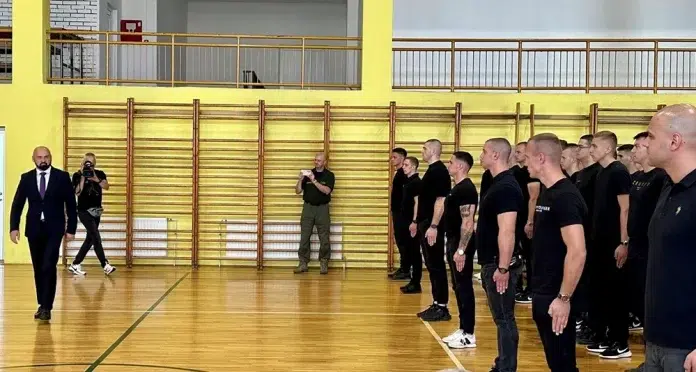 FBiH obogaćena za 315 policijskih službenika Fbih Obogacena Za 315 Policijskih Sluzbenika.webp