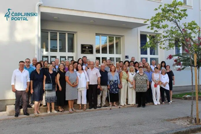 FOTO | Čapljinski maturanti se ponovo okupili u rodnom gradu Capljinski Maturanti Se Ponovo Okupili U Rodnom Gradu