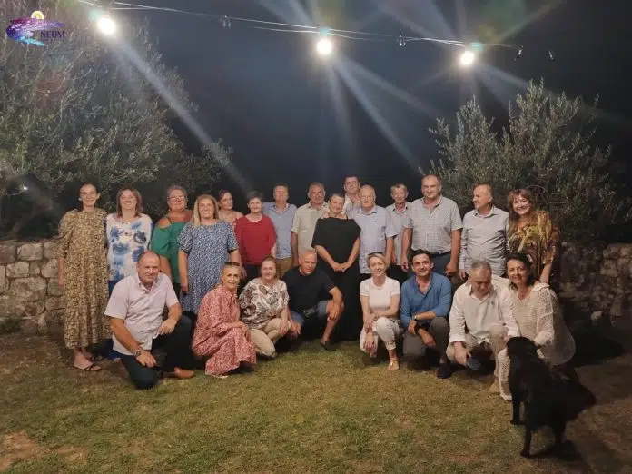 FOTOGRAFIJA: Četrdeset godina kasnije - Zajedništvo generacija iz Neuma i Fotografija Cetrdeset Godina Kasnije Zajednistvo Generacija Iz Neuma I