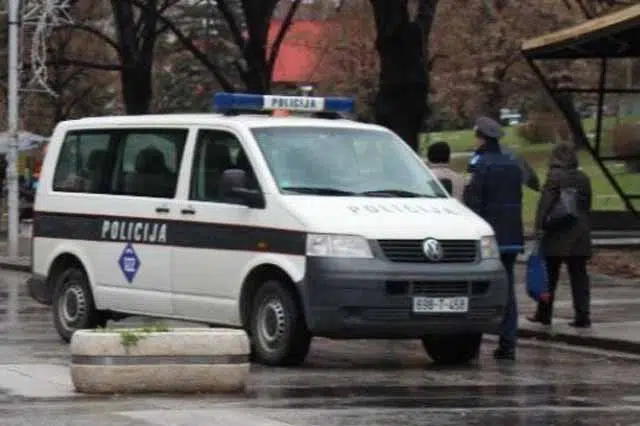 Muskarac-pocinio-samoubistvo-aktivirajuci-eksplozivnu-napravu.jpeg Muskarac Pocinio Samoubistvo Aktivirajuci Eksplozivnu Napravu