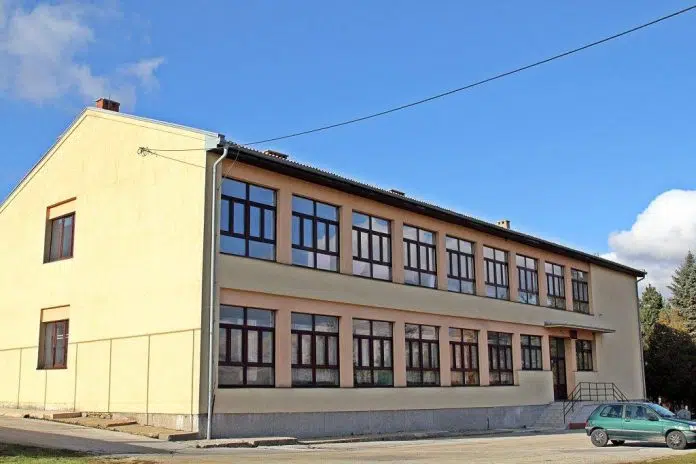 Odgovor ravnateljice OŠ fra Mije Čuića neformalnoj grupi građana Mesihovine Odgovor Ravnateljice Os Fra Mije Cuica Neformalnoj Grupi Gradana Mesihovine