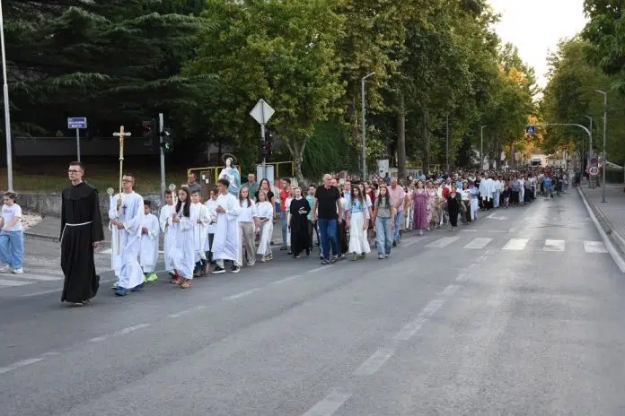 Procesija S Gospinim Kipom Odrzana U Citluku