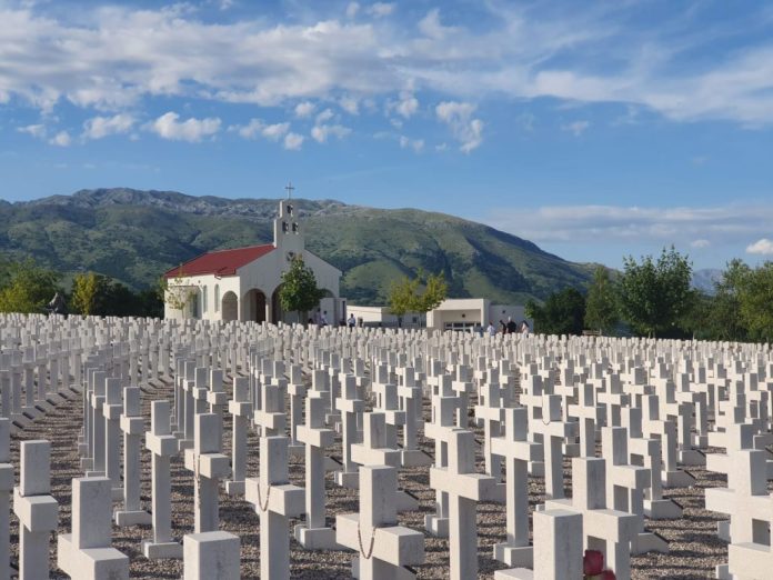 Sutra Se Odrzava Sveta Misa I Komemoracija Na Groblju Mira