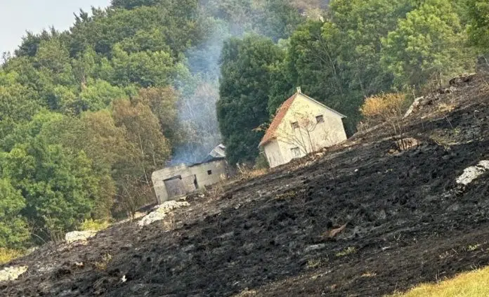 Vatrogasci se već treći dan bore protiv požara kod Rakitna, Vatrogasci Se Vec Treci Dan Bore Protiv Pozara Kod Rakitna