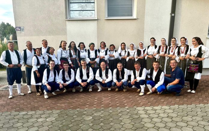1727097195 Kad Zapjevam Uz Ljubusku Stranu Prepoznaces Me Dragi Po Pjevanju