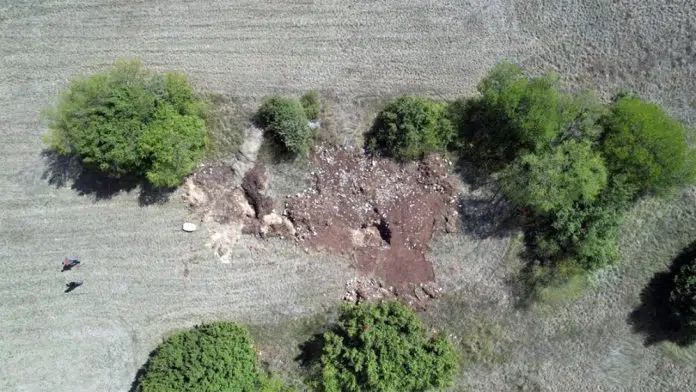 Tomislavgrad: Moderne bande bagerima opljačkale ranokršćansku baziliku tražeći blago 1727102033 Tomislavgrad Moderne Bande Bagerima Opljackale Ranokrscansku Baziliku Trazeci Blago