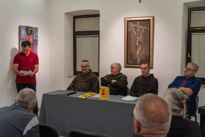 FOTOGRAFIJA: Fra Mate Tadić predstavio šest knjiga u Gorici 1727634396 Fotografija Fra Mate Tadic Predstavio Sest Knjiga U Gorici
