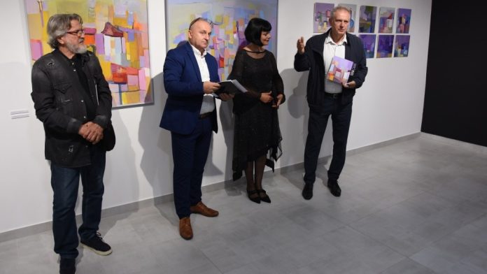 Dani Berbe Grozda Zapoceli Su Ceremonijom Predstavljanja Knjige I Otvaranjem
