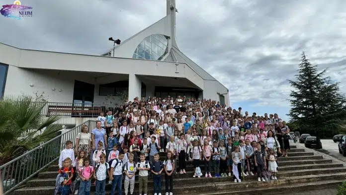 FOTOGRAFIJA: Svečano obilježena sveta Misa za uspješan početak nove školske Fotografija Svecano Obiljezena Sveta Misa Za Uspjesan Pocetak Nove Skolske