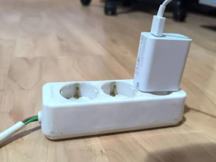 Nipošto ne priključujte ovaj uređaj na produžni kabel, jer je Niposto Ne Prikljucujte Ovaj Uredaj Na Produzni Kabel Jer Je