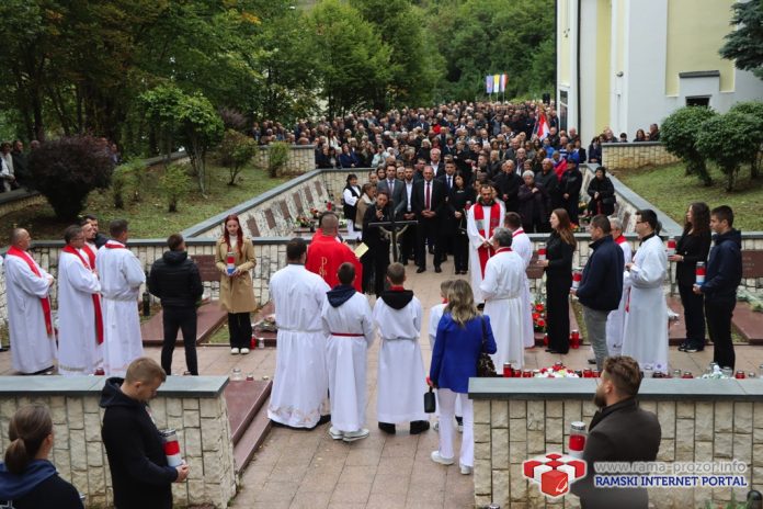 Obiljezena 31 Godisnjica Stradanja Hrvata U Uzdolu