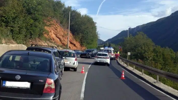 Saobracajna Nesreca U Bih Cetiri Vozila Sudarila Saobracaj Obustavljen