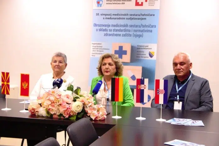 Tradicionalni-Simpozij-medicinskih-sestara-i-tehnicara-–-Univerzitetska-klinicka-bolnica.jpeg Tradicionalni Simpozij Medicinskih Sestara I Tehnicara – Univerzitetska Klinicka Bolnica