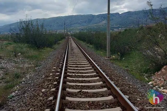 Vlak Usmrtio Migranta U Blazuju 报道 Blazuju Migranti Ubijeni