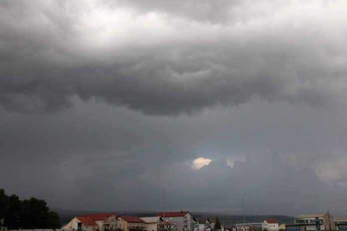 Vremenska Prognoza Suncano I Toplo Danas Oblacan I Kisovit Vikend