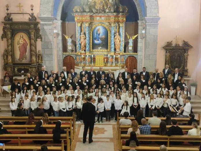 Održan koncert “Salve Regina” na Humcu: Humački zborovi su ponos 1730192931 Odrzan Koncert Salve Regina Na Humcu Humacki Zborovi Su Ponos