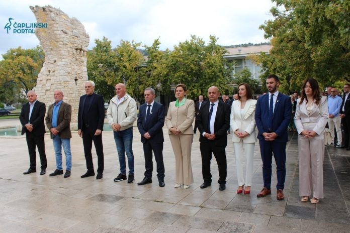Vijenci Polozeni Na Trgu Hrvatske Slobode Povodom Dana