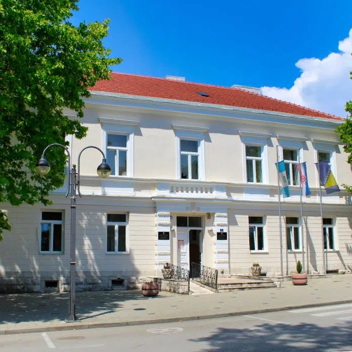Javni poziv za dodjelu jednokratnih financijskih potpora brucošima Grada Ljubuškog Javni Poziv Za Dodjelu Jednokratnih Financijskih Potpora Brucosima Grada Ljubuskog