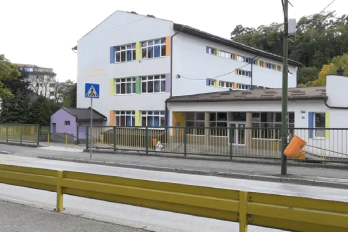 Sedmogodišnjaci brutalno pretukli vršnjaka, dječak završio na operaciji 1730574093 Sedmogodisnjaci Brutalno Pretukli Vrsnjaka Djecak Zavrsio Na Operaciji