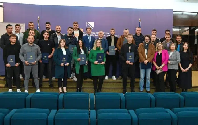 Gotovo milijun KM za 25 mladih poljoprivrednika iz Federacije BiH