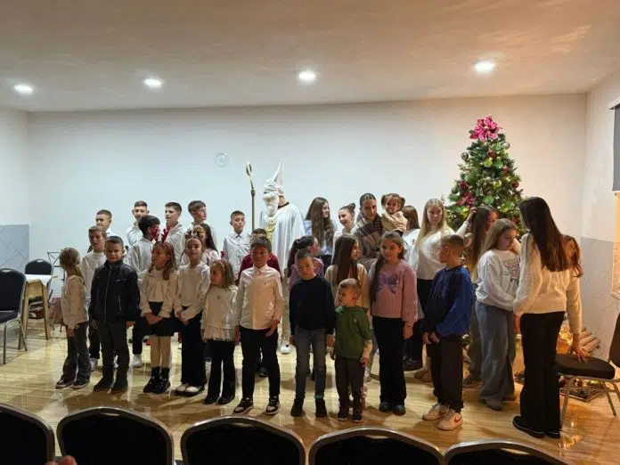 Sveti Nikola posjetio Roško Polje (foto)