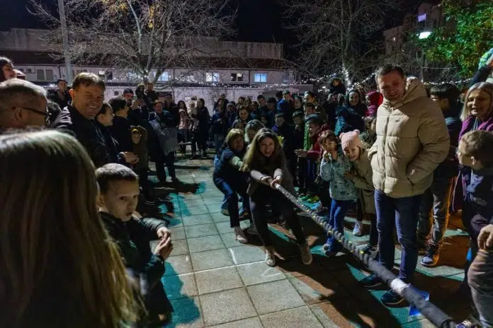 Pogledajte kako je bilo sinoć na Adventu!