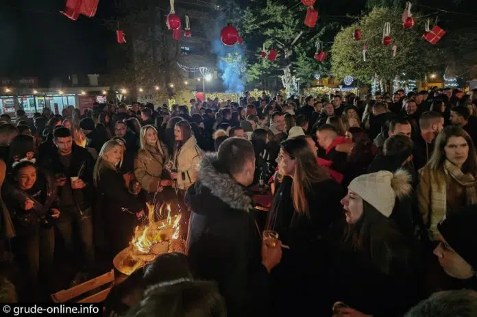 FOTO: Pogledajte kako je bilo na drugoj večeri manifestacije “Božić
