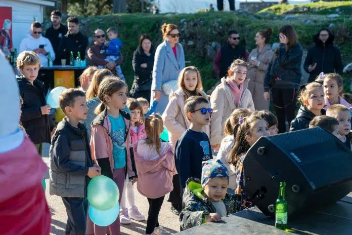 FOTO: Neumljani glazbom, plesom i šampanjcem ispratili 2024. godinu