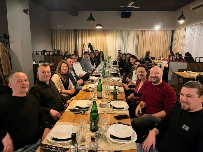 Ljubuški frizeri i barberi upućuju čestitku za Božić i novu