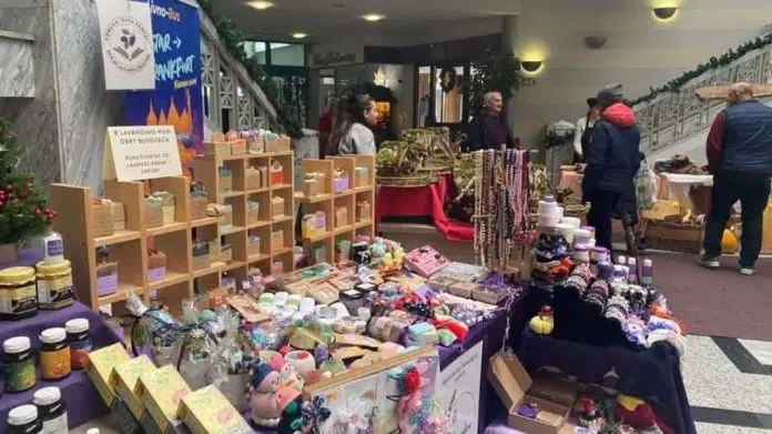 Otvoren tradicionalni sajam rukotvorina “Zlatne ruke Livnjaka”