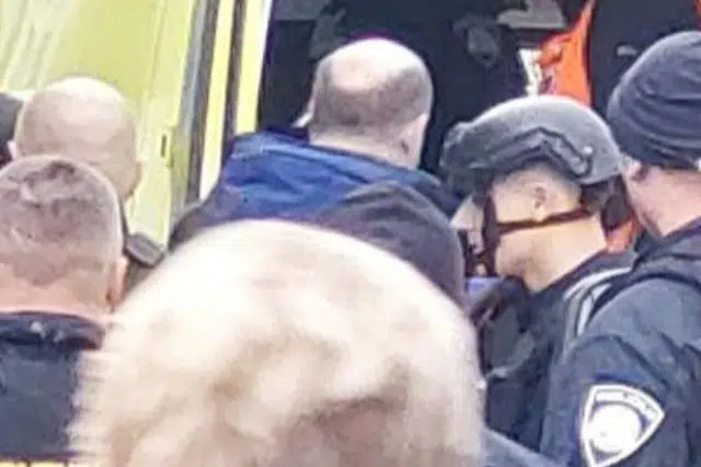 Ovo-je-trenutak-kada-je-policija-dovela-napadaca-u-vozilo.jpeg