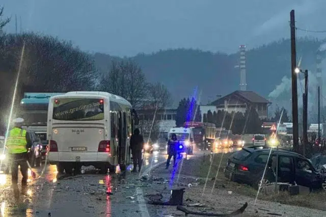 Teska-nesreca-u-BiH-Sudarili-se-autobus-i-automobil-jedna.jpeg