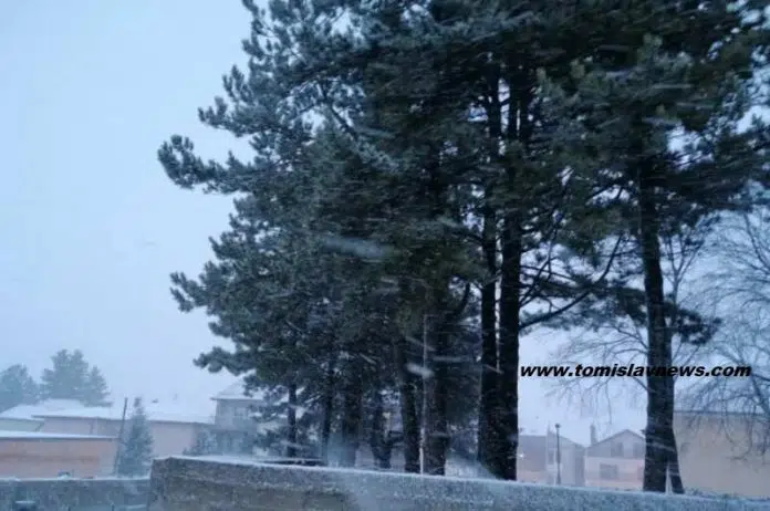 VIDEO: DOBRO vam snježno jutro iz Tomislavgrada, snijeg pada li