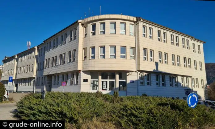 Županijski sud Široki Brijeg donira uredski namještaj