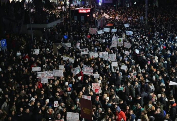 Hrvatskim studentima uručena bizarna poruka pri izlasku iz Srbije: “Dragi