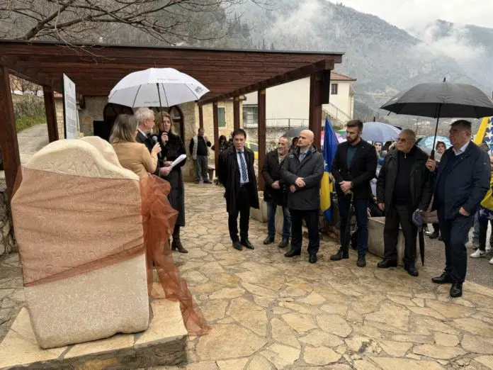 Blagaj-ozivljava-proslost-Replika-kamene-sudacke-stolice-kao-nova-turisticka.jpg