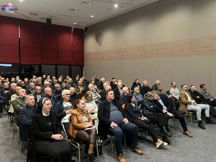 FOTO: Održana stručna predavanja za maslinare u Neumu