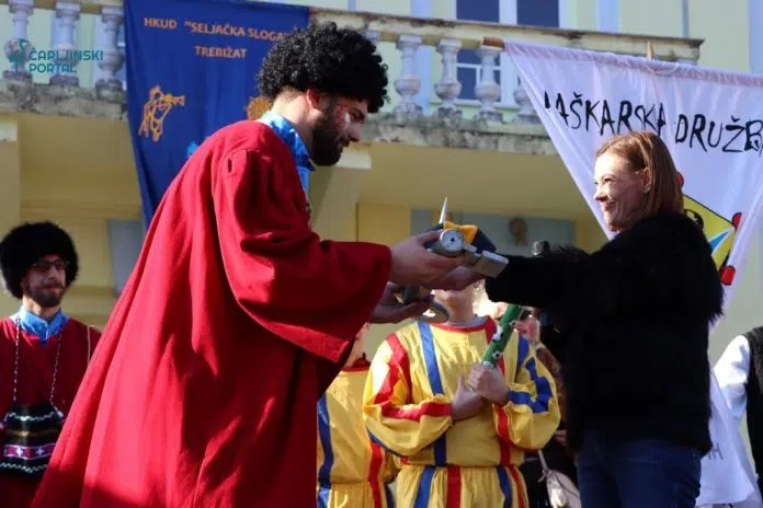 FOTO | Maškarska Republika preuzela vlast u Čapljini: Gradonačelnica predala