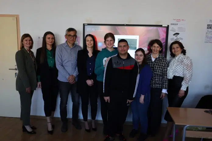 Donacija interaktivne ploče unaprijedila nastavu u Srednjoj strukovnoj školi Ruđer