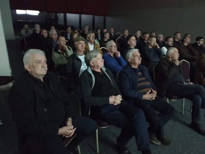 FOTO: Predavanje u Neumu: Stručni savjeti za očuvanje pčelinjih zajednica