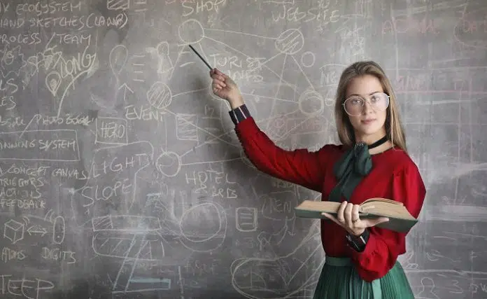 Šta znači sanjati učiteljicu, nastavnicu ili profesoricu