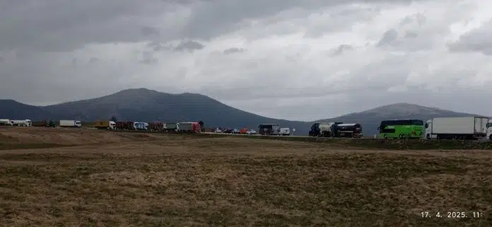 Jak vjetar otežava promet na kuprešoj visoravni; štete na stambenim
