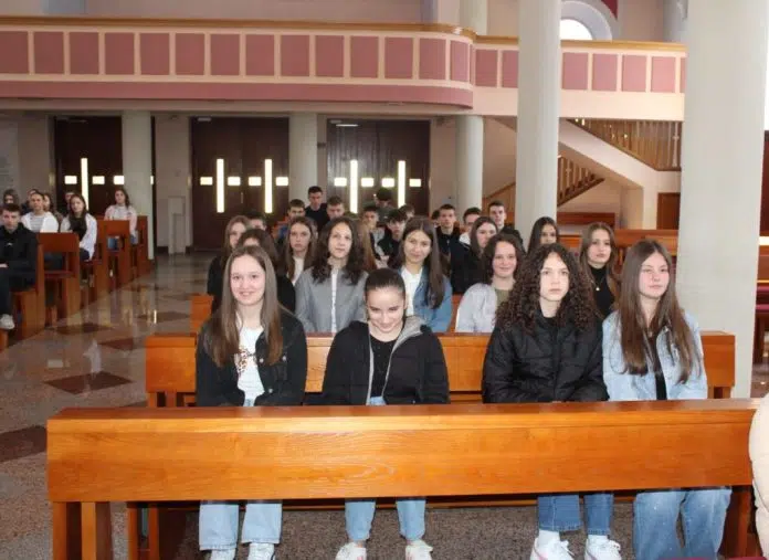 Susret ovogodišnjih krizmanika Ramskog dekanata održan u Prozoru