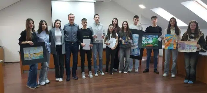 Učenici osnovnih i srednjih škola u Livnu nagrađeni za najbolje