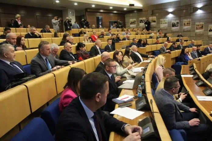 Usvojen Zakon: Smanjuju se doprinosi na plaće u FBiH