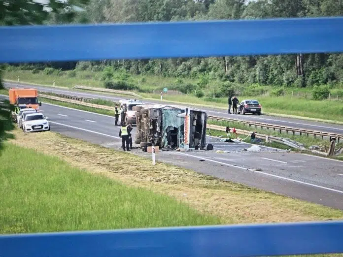 Stravična nesreća na autocesti A3: Sudar autobusa i dva automobila,